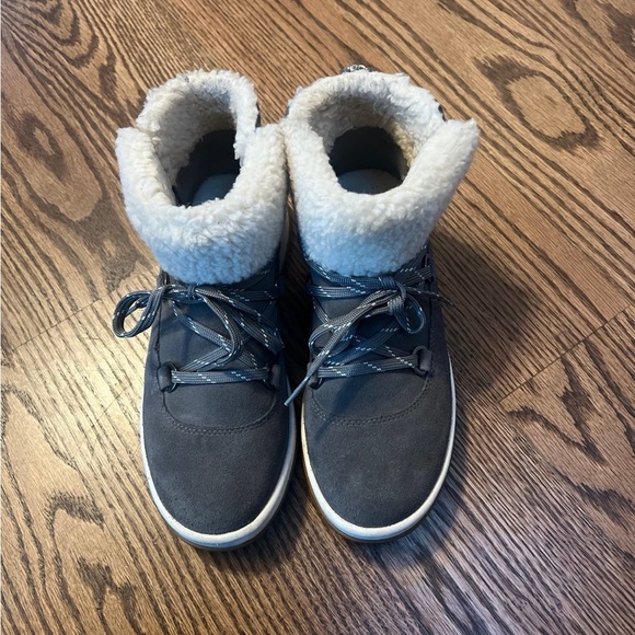 W7.5 uggs boots - Picture 2 of 7